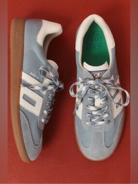 NWT US 5 -5.5 / EU 36 - BACK 70 GHOST in SKY Sneakers